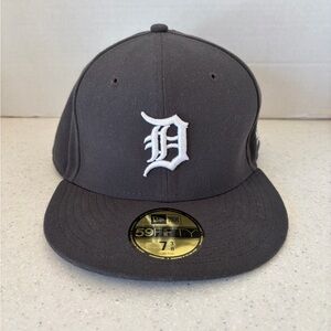 New Era Detroit Tigers MLB Gray 59FIFTY Baseball Cap w White Embroidery Sz 7 3/8